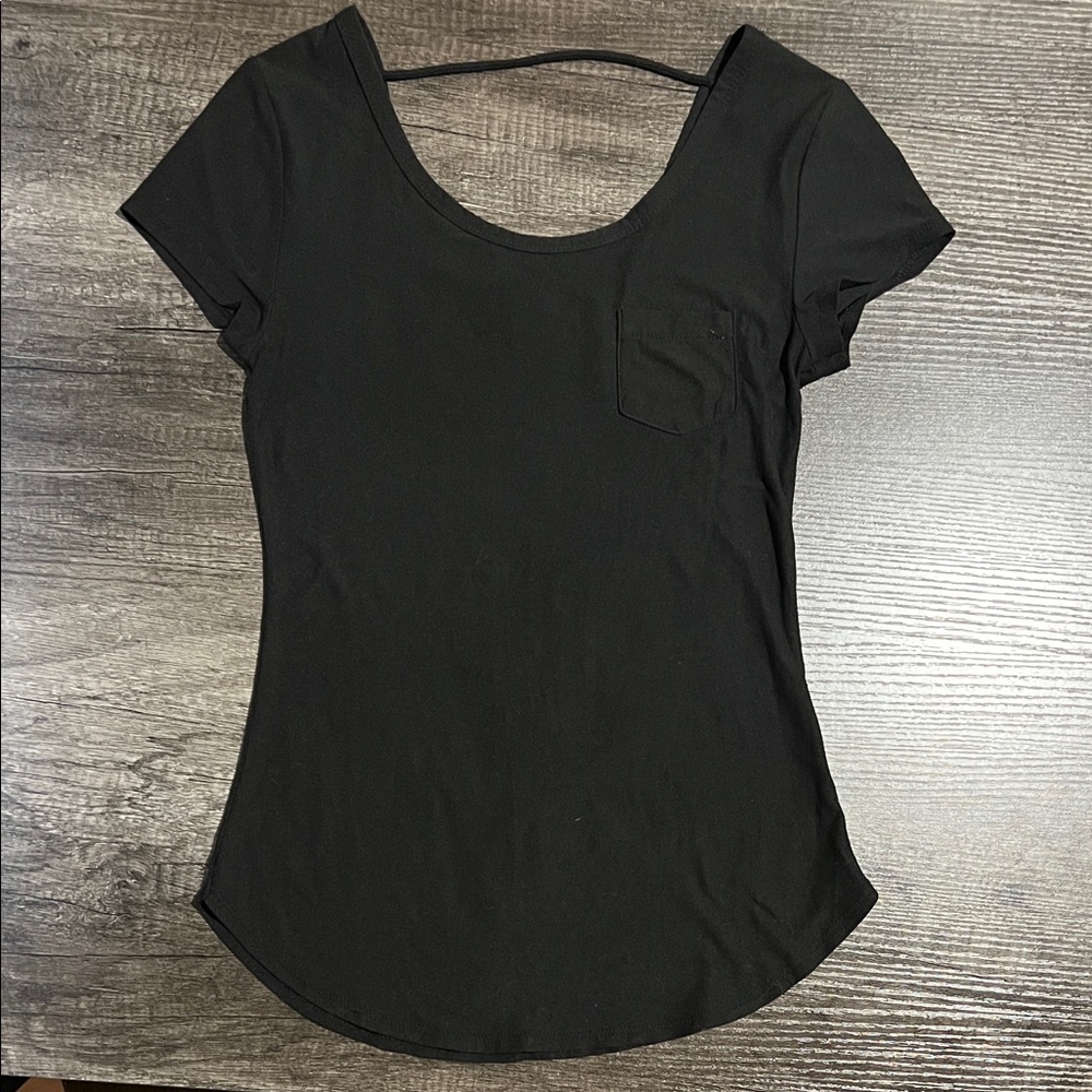 No Boundaries Black Scoop Neck Short Sleeve Tee with Pocket